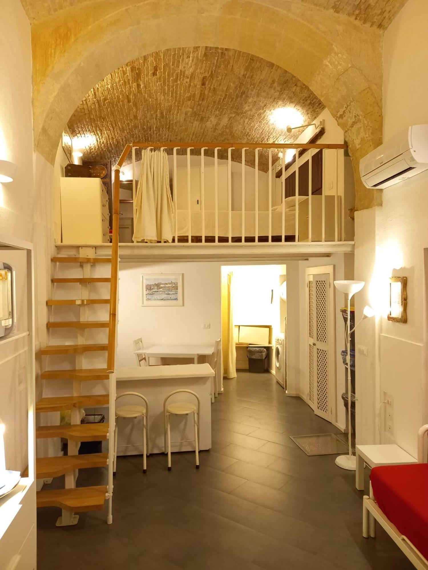 カリアリResidenze Palazzo Pesアパートメント エクステリア 写真
